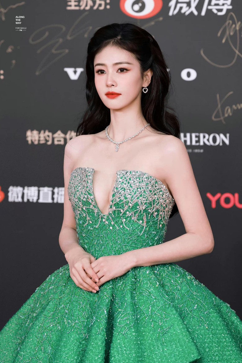 Tiểu Hoa đ&aacute;n Triệu Lộ Tư v&agrave; Ngu Thư H&acirc;n tranh Top 1, Bạch Lộc g&acirc;y tranh c&atilde;i - Ảnh 10.