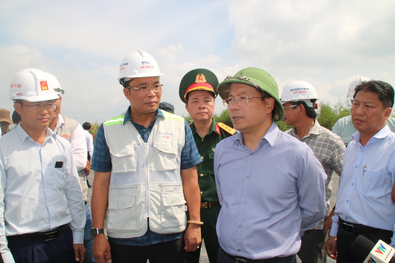 Thứ trưởng Bộ GTVT: 25/12 phải xong các hạng mục còn lại của cao tốc Mỹ Thuận-Cần Thơ - Ảnh 1. Thứ trưởng Bộ GTVT: 25/12 phải xong các hạng mục còn lại của cao tốc Mỹ Thuận-Cần Thơ - Ảnh 1.