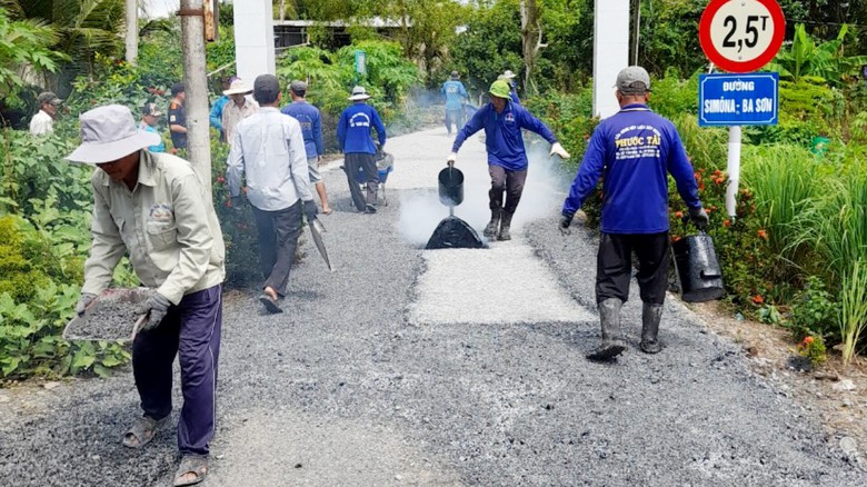 Gặp gỡ những nông dân mê vá đường ở Đồng Tháp - Ảnh 2. Gặp gỡ những nông dân mê vá đường ở Đồng Tháp - Ảnh 2.
