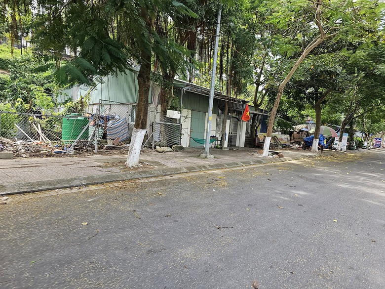 Hải Ph&ograve;ng: Nhiều c&ocirc;ng tr&igrave;nh tr&aacute;i ph&eacute;p ở quận Đồ Sơn xuống cấp trước khi bị thu hồi - Ảnh 2.
