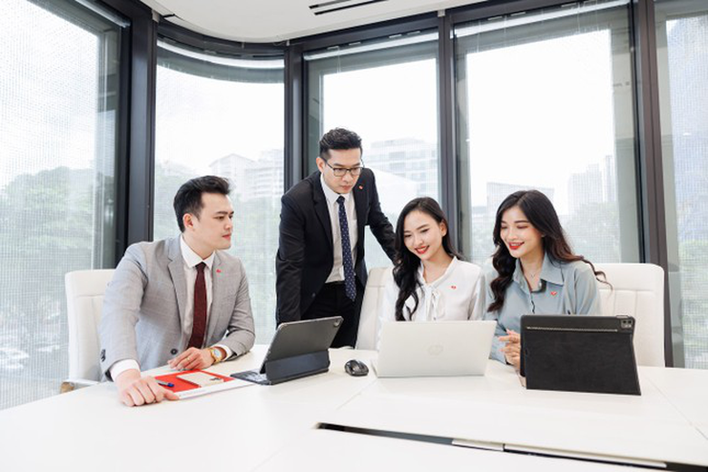 Techcombank được vinh danh &ldquo;Nơi l&agrave;m việc xuất sắc h&agrave;ng đầu ch&acirc;u &Aacute; 2023&rdquo; - Ảnh 2.