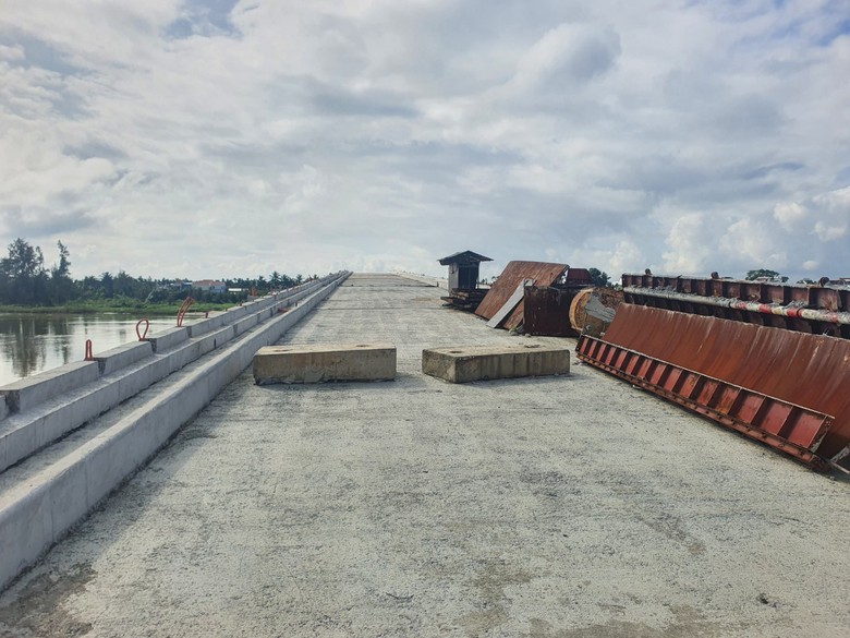 Cầu trăm tỷ ở Quảng Nam trễ hẹn ho&agrave;n th&agrave;nh v&igrave; vướng mặt bằng - Ảnh 2.