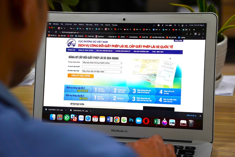 Tiết kiệm hơn 70 tỷ đồng nhờ đổi GPLX trực tuyến - Ảnh 1.