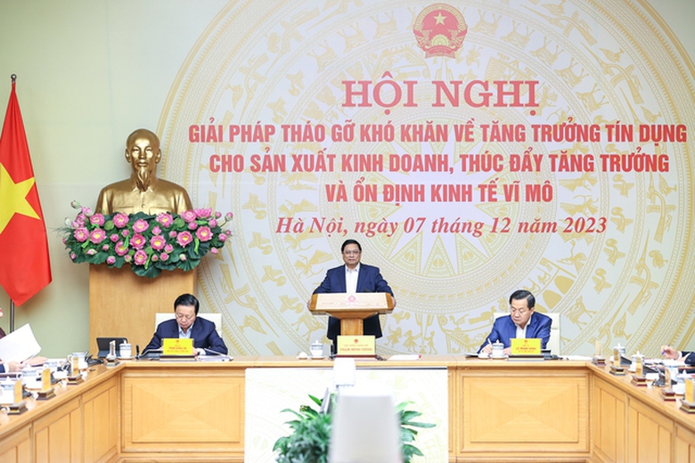 Thủ tướng: Xử l&yacute; nghi&ecirc;m t&igrave;nh trạng cho vay tập trung v&agrave;o dự &aacute;n "s&acirc;n sau"  - Ảnh 2.