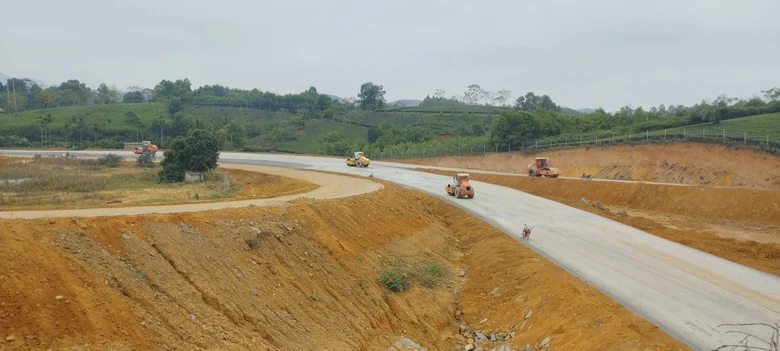 Hối hả c&aacute;n đ&iacute;ch cao tốc Tuy&ecirc;n Quang - Ph&uacute; Thọ - Ảnh 1.