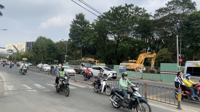 Những h&igrave;nh ảnh đầu ti&ecirc;n lộ diện hầm chui tr&ecirc;n tuyến đường xuy&ecirc;n s&acirc;n bay T&acirc;n Sơn Nhất  - Ảnh 1.