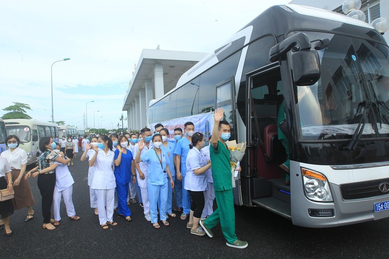 Hải Ph&ograve;ng:  Chi hơn 300 tỷ đ&atilde;i ngộ nh&acirc;n lực y tế, miễn lệ ph&iacute; sổ đỏ - Ảnh 1.