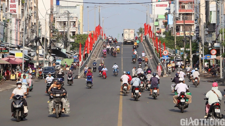 Đường phố rực rỡ trước thềm Festival t&ocirc;m C&agrave; Mau 2023 - Ảnh 4.
