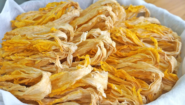  Loại rau cần ăn mạnh v&agrave;o m&ugrave;a đ&ocirc;ng, 1 nhuận tr&agrave;ng, 2 dưỡng da, 3 thải độc, phơi kh&ocirc; hầm si&ecirc;u thơm - Ảnh 12.