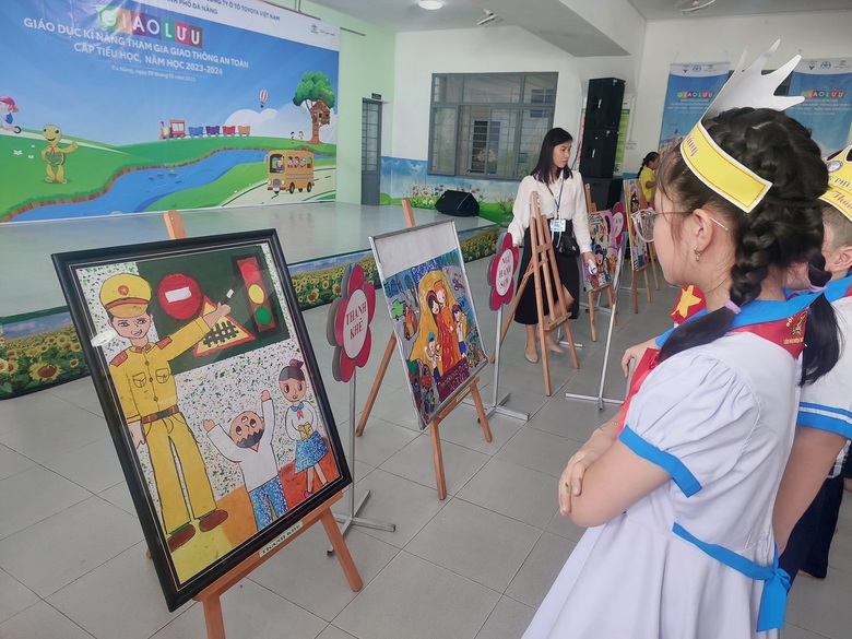 Học sinh tiểu học Đ&agrave; Nẵng h&agrave;o hứng thi kiến thức tham gia giao th&ocirc;ng an to&agrave;n - Ảnh 2.