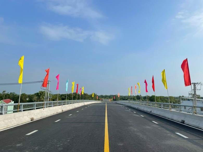 Từ ngày mai (10/12), đưa vào khai thác tuyến tránh QL1A qua Cà Mau - Ảnh 1. Từ ngày mai (10/12), đưa vào khai thác tuyến tránh QL1A qua Cà Mau - Ảnh 1.