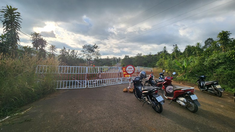 Th&ecirc;m một nạn nh&acirc;n rơi hố sụt l&uacute;n tử vong do TNGT tại đường tr&aacute;nh TP Bảo Lộc - Ảnh 2.