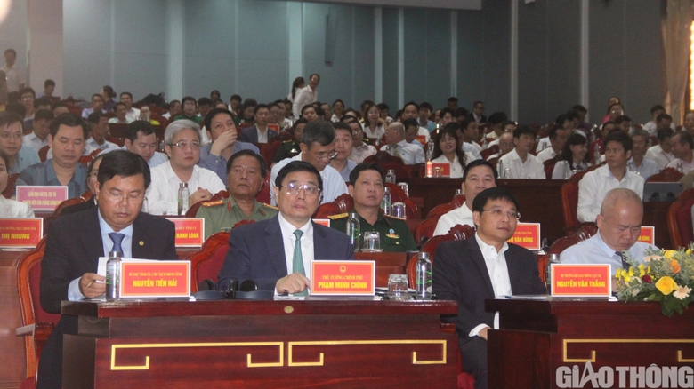 Thủ tướng Ch&iacute;nh phủ: Đường cao tốc phải l&agrave;m đến tận Đất Mũi - Ảnh 2.