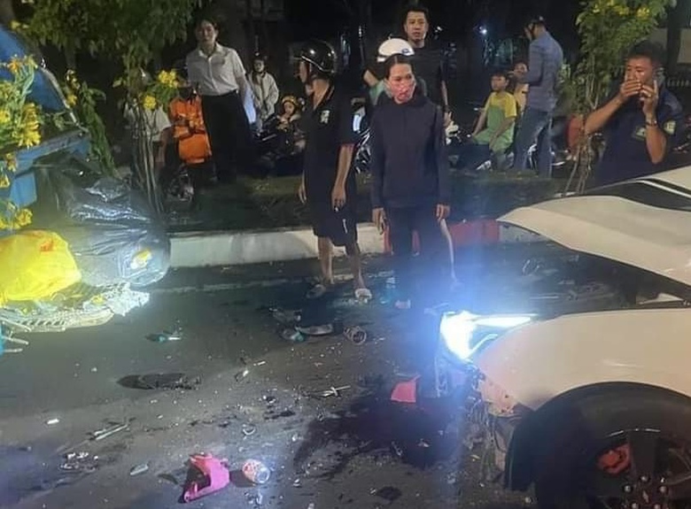 Xe con t&ocirc;ng v&agrave;o xe chở r&aacute;c một c&ocirc;ng nh&acirc;n tử vong - Ảnh 2.