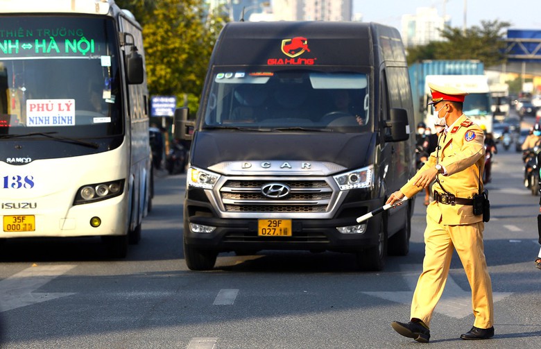 Cấm quảng c&aacute;o để ngăn xe hợp đồng tr&aacute; h&igrave;nh - Ảnh 1.