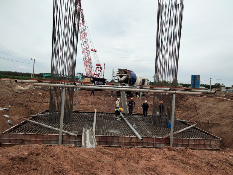 Cuối th&aacute;ng 12 sẽ b&agrave;n giao đất cao su để thi c&ocirc;ng đường T2 kết nối s&acirc;n bay Long Th&agrave;nh - Ảnh 2.