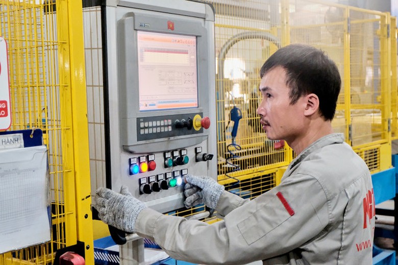 Ng&acirc;n h&agrave;ng li&ecirc;n tiếp hạ l&atilde;i suất, doanh ngiệp vẫn than trời, v&igrave; sao? - Ảnh 2.