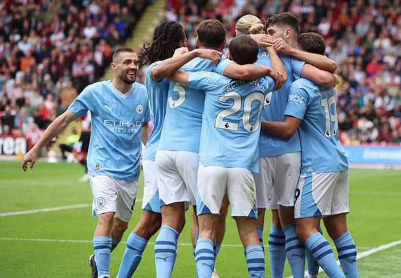 Ngoại hạng Anh: Man City, Liverpool h&uacute; v&iacute;a gi&agrave;nh 3 điểm - Ảnh 1.