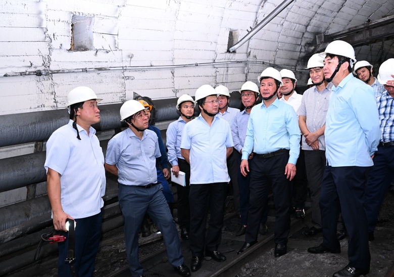 Sập l&ograve; than V&agrave;ng Danh khiến 4 c&ocirc;ng nh&acirc;n thiệt mạng, Bộ trưởng Nguyễn Hồng Di&ecirc;n n&oacute;i g&igrave;? - Ảnh 1.