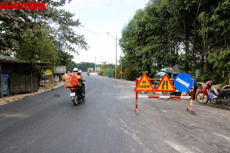 Nối cống, bạt đồi cải tạo hàng loạt điểm cua “cùi chỏ” trên QL49 - Ảnh 21. Nối cống, bạt đồi cải tạo hàng loạt điểm cua “cùi chỏ” trên QL49 - Ảnh 21.