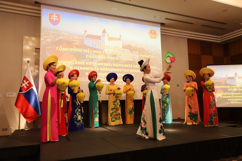 Ý nghĩa khi người Việt Nam được công nhận là dân tộc thiểu số thứ 14 của Cộng hòa Slovakia - Ảnh 3. Ý nghĩa khi người Việt Nam được công nhận là dân tộc thiểu số thứ 14 của Cộng hòa Slovakia - Ảnh 3.
