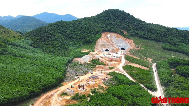 Tiến độ thi c&ocirc;ng hầm Đ&egrave;o Bụt d&agrave;i nhất dự &aacute;n cao tốc Bắc Nam giai đoạn II đang được thi c&ocirc;ng như thế n&agrave;o? - Ảnh 2.