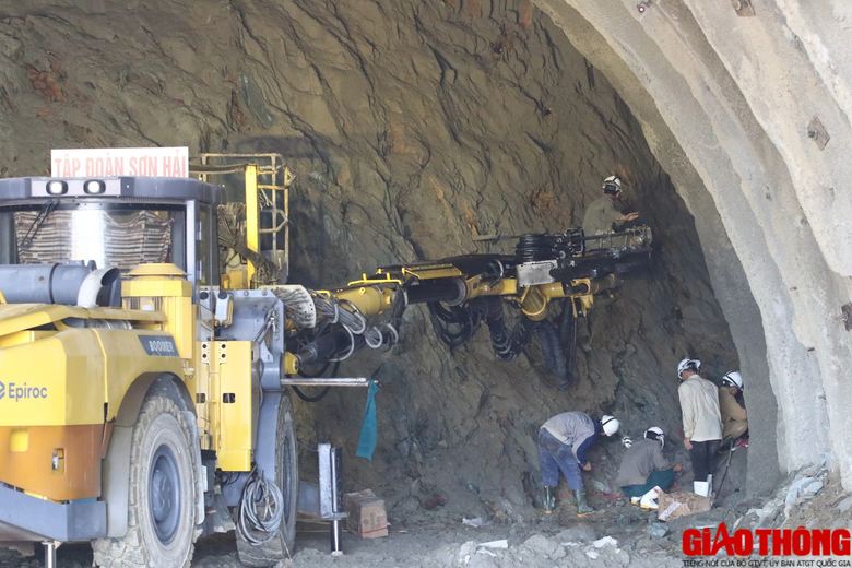 Tiến độ thi c&ocirc;ng hầm Đ&egrave;o Bụt d&agrave;i nhất dự &aacute;n cao tốc Bắc Nam giai đoạn II đang được thi c&ocirc;ng như thế n&agrave;o? - Ảnh 3.