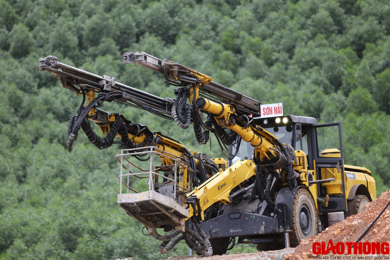 Tiến độ thi c&ocirc;ng hầm Đ&egrave;o Bụt d&agrave;i nhất dự &aacute;n cao tốc Bắc Nam giai đoạn II đang được thi c&ocirc;ng như thế n&agrave;o? - Ảnh 9.