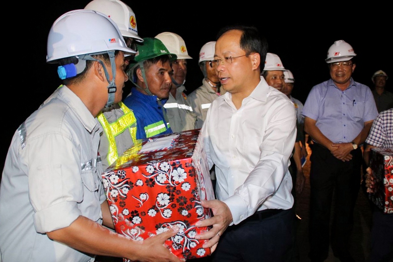 Thứ trưởng Nguyễn Duy L&acirc;m kiểm tra thi c&ocirc;ng đ&ecirc;m - Ảnh 3.
