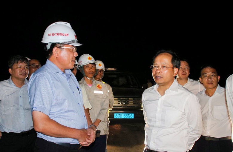 Thứ trưởng Nguyễn Duy L&acirc;m kiểm tra thi c&ocirc;ng đ&ecirc;m - Ảnh 1.