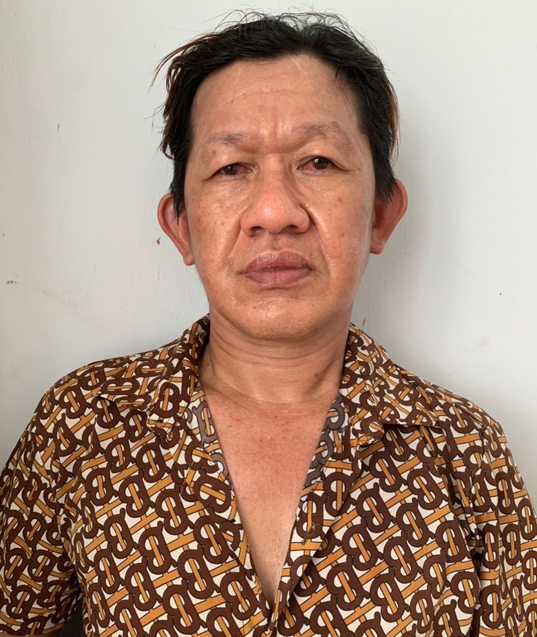 Bắt người đ&oacute;ng giả phụ nữ để b&aacute;n ma t&uacute;y ở Kh&aacute;nh Ho&agrave; - Ảnh 1.