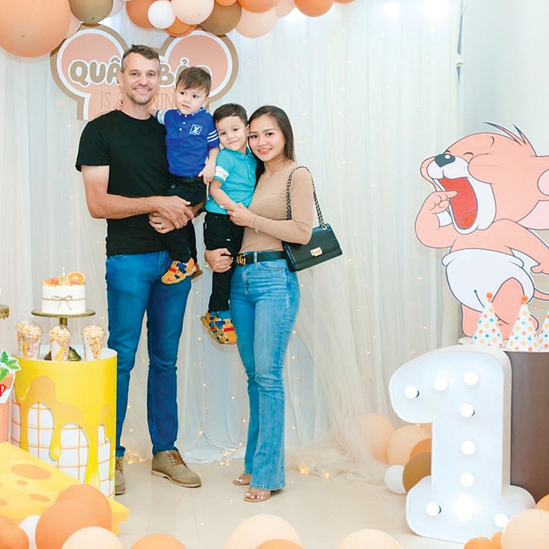 Góc khuất cuộc sống cầu thủ ngoại ở Việt Nam - Ảnh 2. Góc khuất cuộc sống cầu thủ ngoại ở Việt Nam - Ảnh 2.