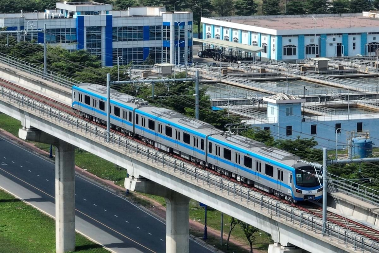 Metro số 1 lần đầu chạy thử ga ngầm - Ảnh 1.