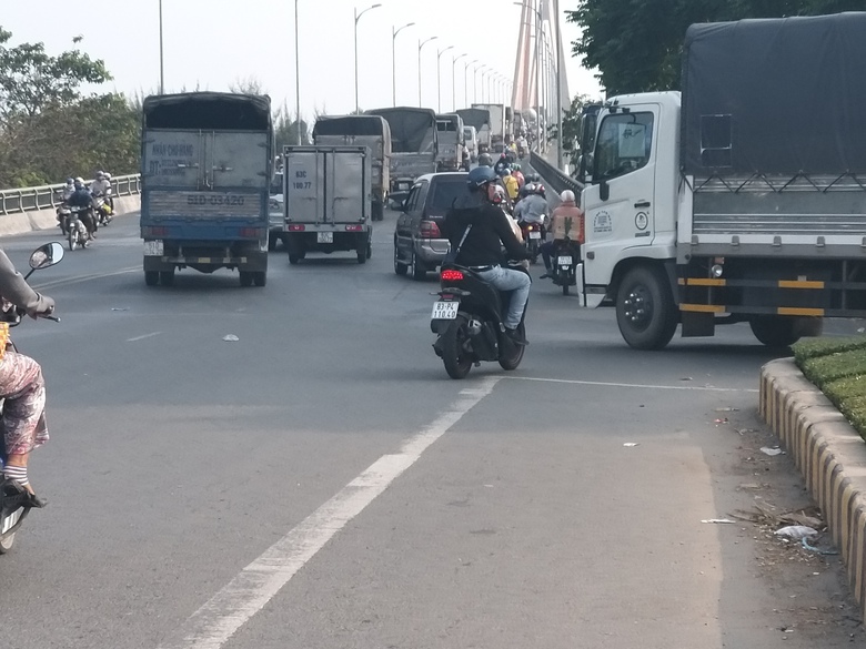 Cấm xe tải ba trục qua cầu Rạch Miễu giơ cao đi&ecirc;m dịp lễ  - Ảnh 1.