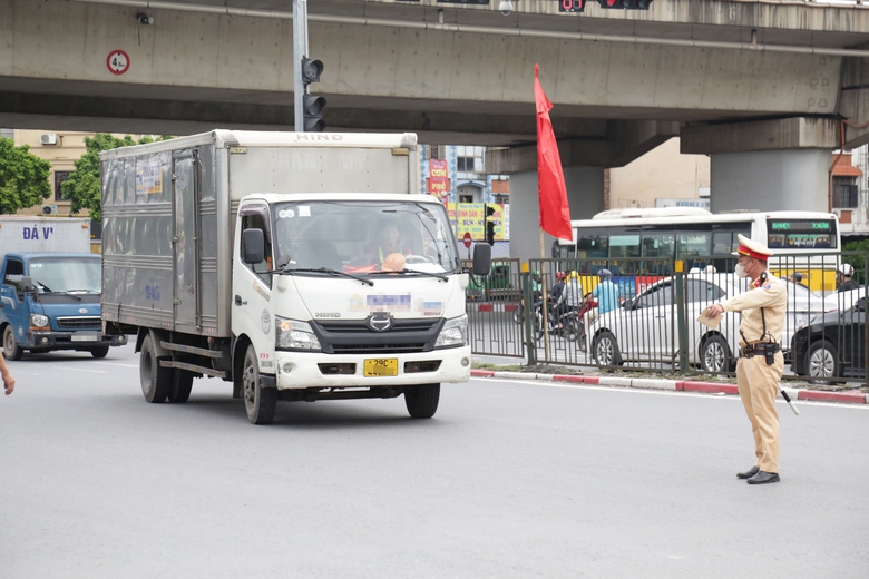 Bộ C&ocirc;ng an y&ecirc;u cầu đảm bảo tuyệt đối an to&agrave;n cho học sinh đến trường - Ảnh 1.