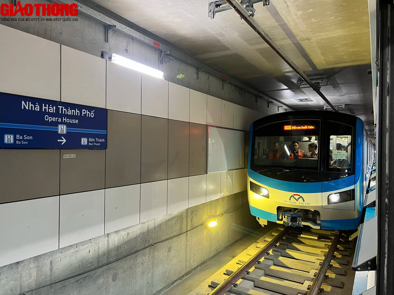 Ngắm đo&agrave;n t&agrave;u đầu ti&ecirc;n của tuyến metro số 1 (Bến Th&agrave;nh - Suối Ti&ecirc;n) chạy thử nghiệm tr&ecirc;n to&agrave;n tuyến - Ảnh 9.