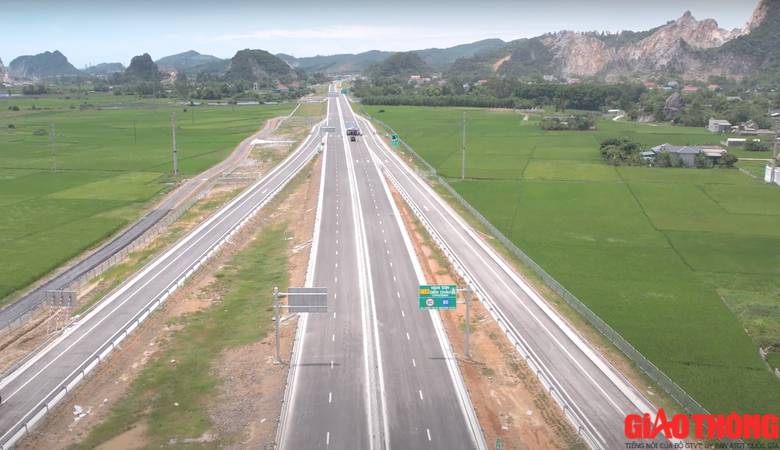 Ng&agrave;y 2/9, c&aacute;c phương tiện được lưu th&ocirc;ng tr&ecirc;n cao tốc QL45 - Nghi Sơn - Ảnh 5.