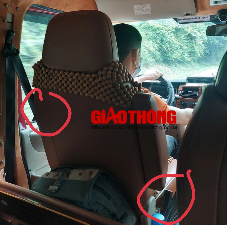 Giữa cao điểm, xe hợp đồng tr&aacute; h&igrave;nh của C&ocirc;ng ty H&agrave; Lan vẫn ngang nhi&ecirc;n ho&agrave;nh h&agrave;nh - Ảnh 4.