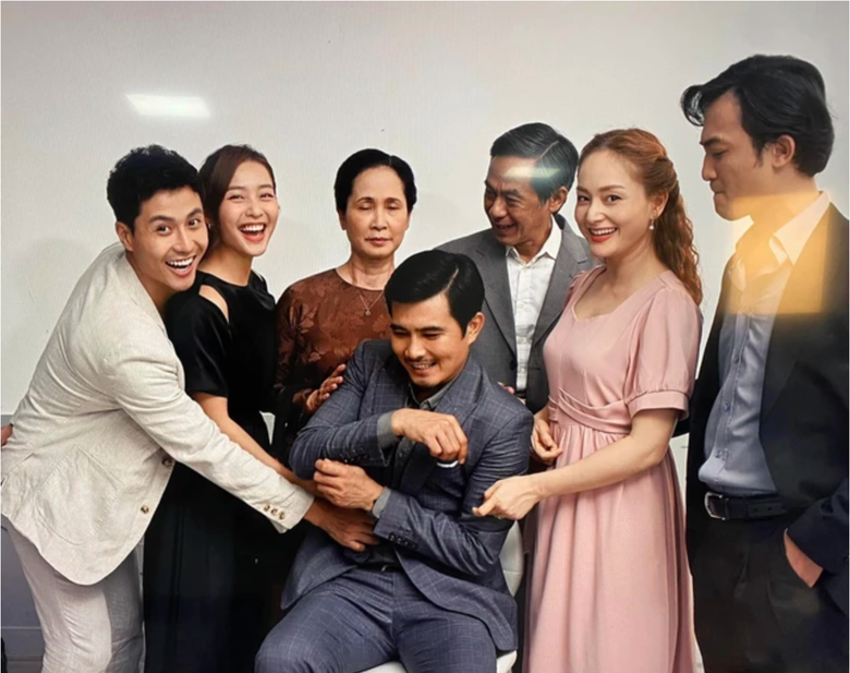 Biên kịch toan tính điều gì ở chặng cuối phim "Gia đình mình vui bất thình lình"? - Ảnh 4. Biên kịch toan tính điều gì ở chặng cuối phim "Gia đình mình vui bất thình lình"? - Ảnh 4.