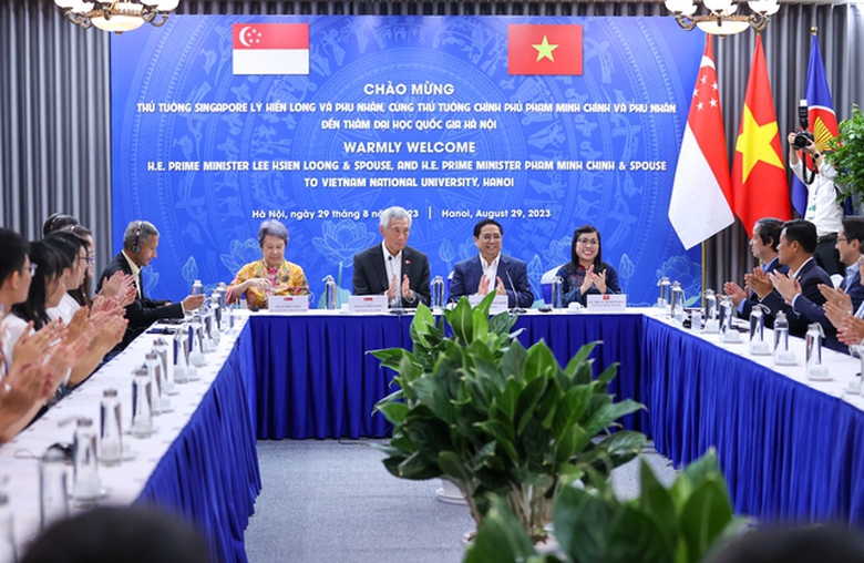 Hai thủ tướng Việt Nam - Singapore giao lưu, ăn trưa c&ugrave;ng sinh vi&ecirc;n Việt Nam - Ảnh 1.