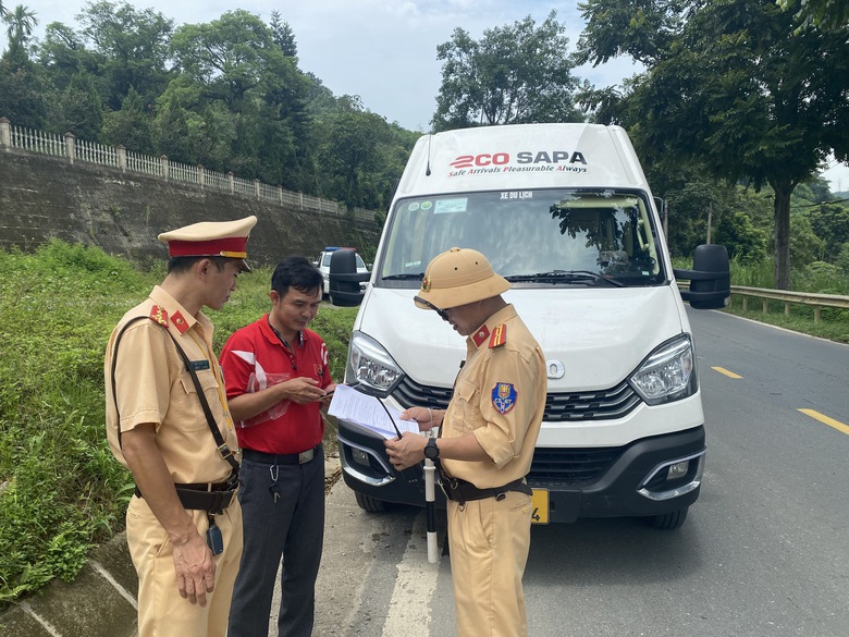 Xử l&yacute; xe d&ugrave;, bến c&oacute;c, xe tr&aacute; h&igrave;nh phải quyết liệt như xử l&yacute; vi phạm nồng độ cồn- Ảnh 7.