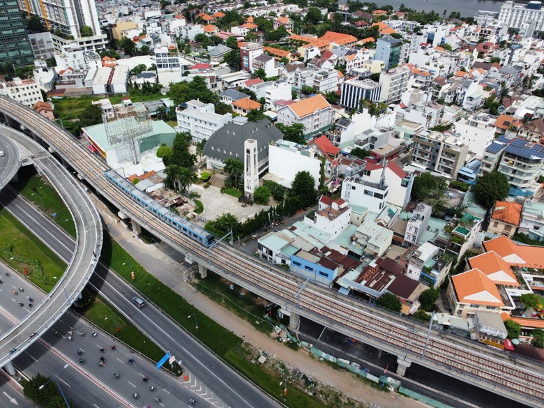 Ngắm đo&agrave;n t&agrave;u đầu ti&ecirc;n của tuyến metro số 1 (Bến Th&agrave;nh - Suối Ti&ecirc;n) chạy thử nghiệm tr&ecirc;n to&agrave;n tuyến - Ảnh 14.