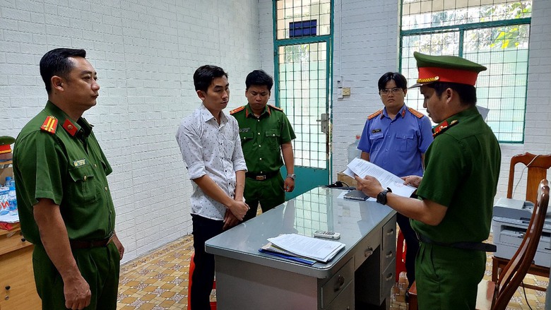 Bắt tạm giam gi&aacute;m đốc c&ocirc;ng ty bất động sản chiếm đoạt h&agrave;ng chục tỷ đồng - Ảnh 1.