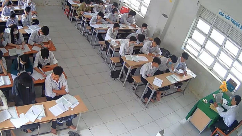 Thầy gi&aacute;o nhục mạ học sinh ở C&agrave; Mau bị ph&ecirc; b&igrave;nh - Ảnh 1.