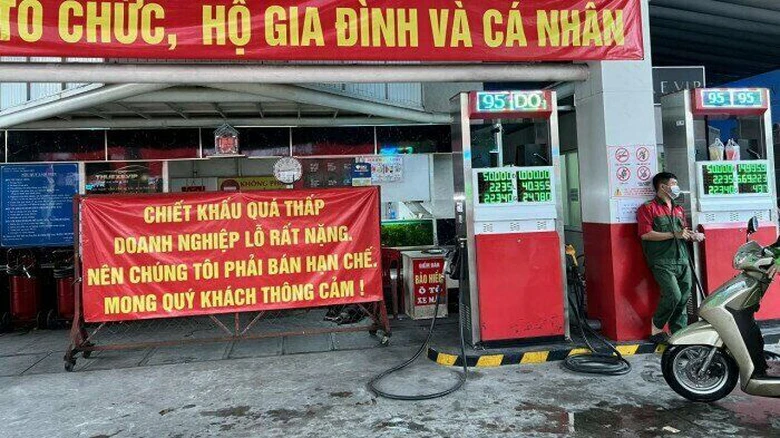 Bộ trưởng C&ocirc;ng thương: Kh&ocirc;ng để đứt g&atilde;y nguồn cung xăng dầu - Ảnh 1.