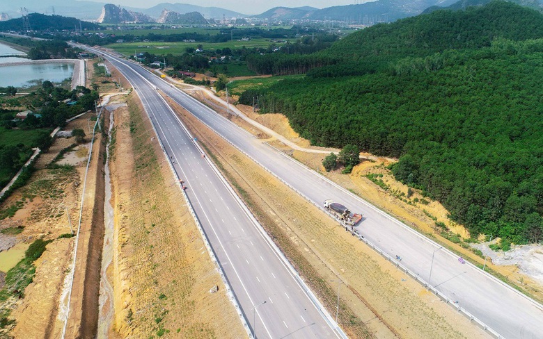 Ng&agrave;y mai (1/9), ch&iacute;nh thức th&ocirc;ng xe cao tốc Bắc - Nam qua Thanh Ho&aacute;, Nghệ An