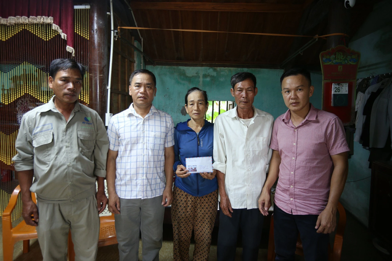 Hỗ trợ gia cảnh cháu bé mồ côi cả cha lẫn mẹ vì tai nạn giao thông - Ảnh 1. Hỗ trợ gia cảnh cháu bé mồ côi cả cha lẫn mẹ vì tai nạn giao thông - Ảnh 1.