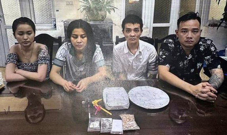 H&agrave; Nội: Giả danh c&ocirc;ng an, nh&oacute;m đối tượng d&ugrave;ng dui cui điện đi cướp trong đ&ecirc;m - Ảnh 1.