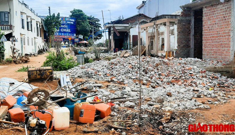 B&agrave;n giao mặt bằng sạch hạng mục cầu chui đường sắt ở Quảng Trị trước ng&agrave;y 15/9 - Ảnh 12.