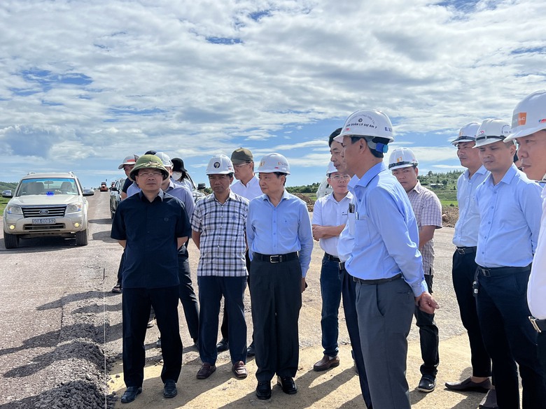 Tranh thủ mặt bằng tăng tốc thi c&ocirc;ng cao tốc V&acirc;n Phong &ndash; Nha Trang - Ảnh 2.